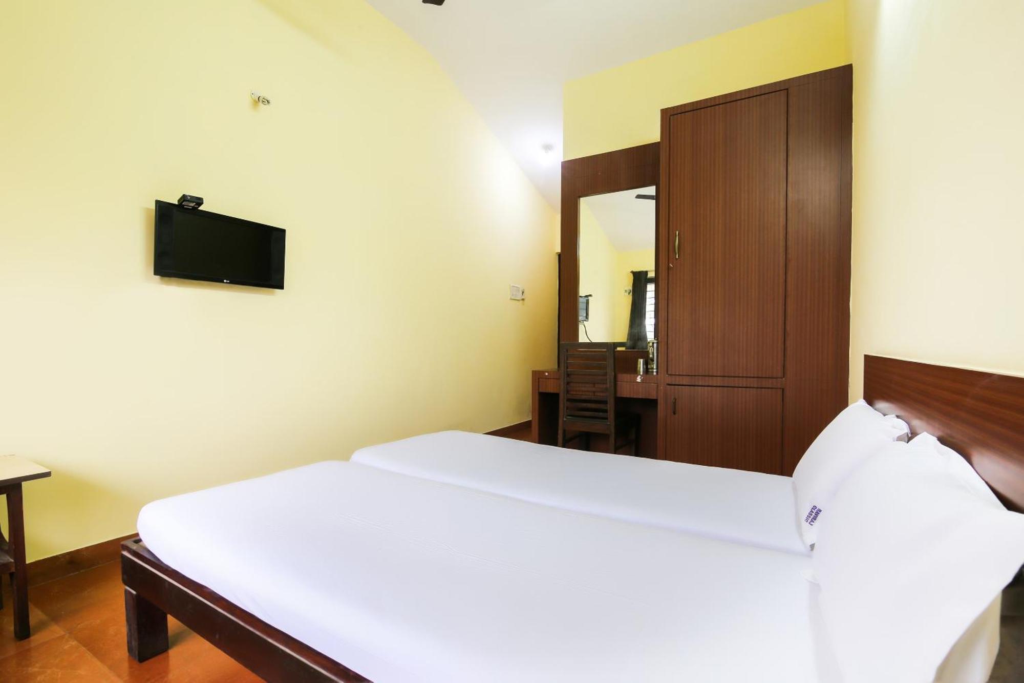 Hotel O Raviraj Classic Cana Esterno foto