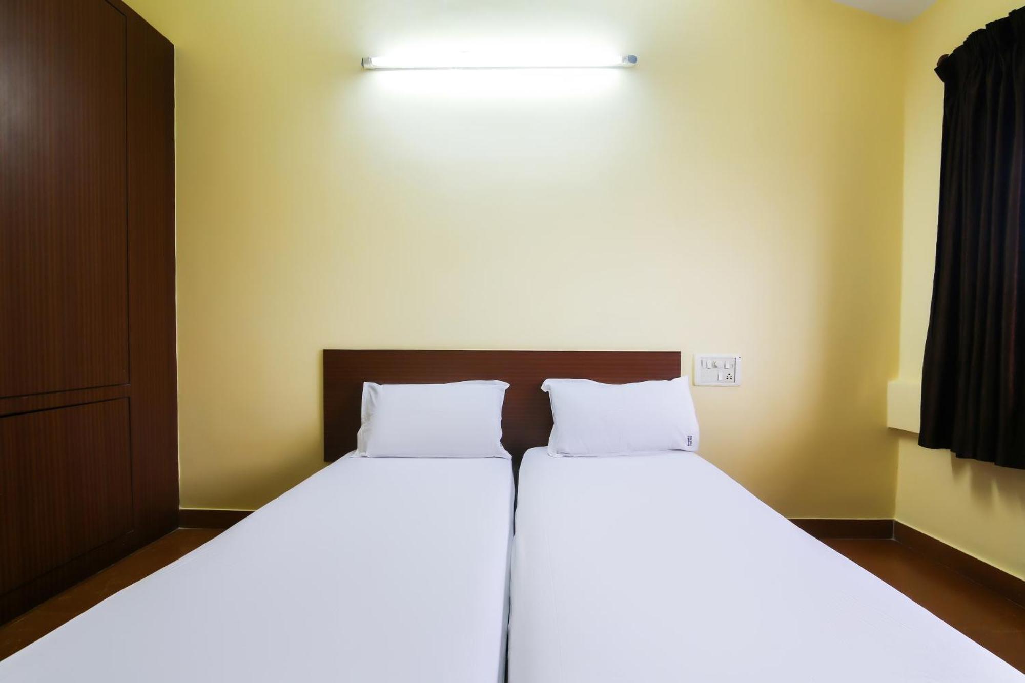 Hotel O Raviraj Classic Cana Esterno foto