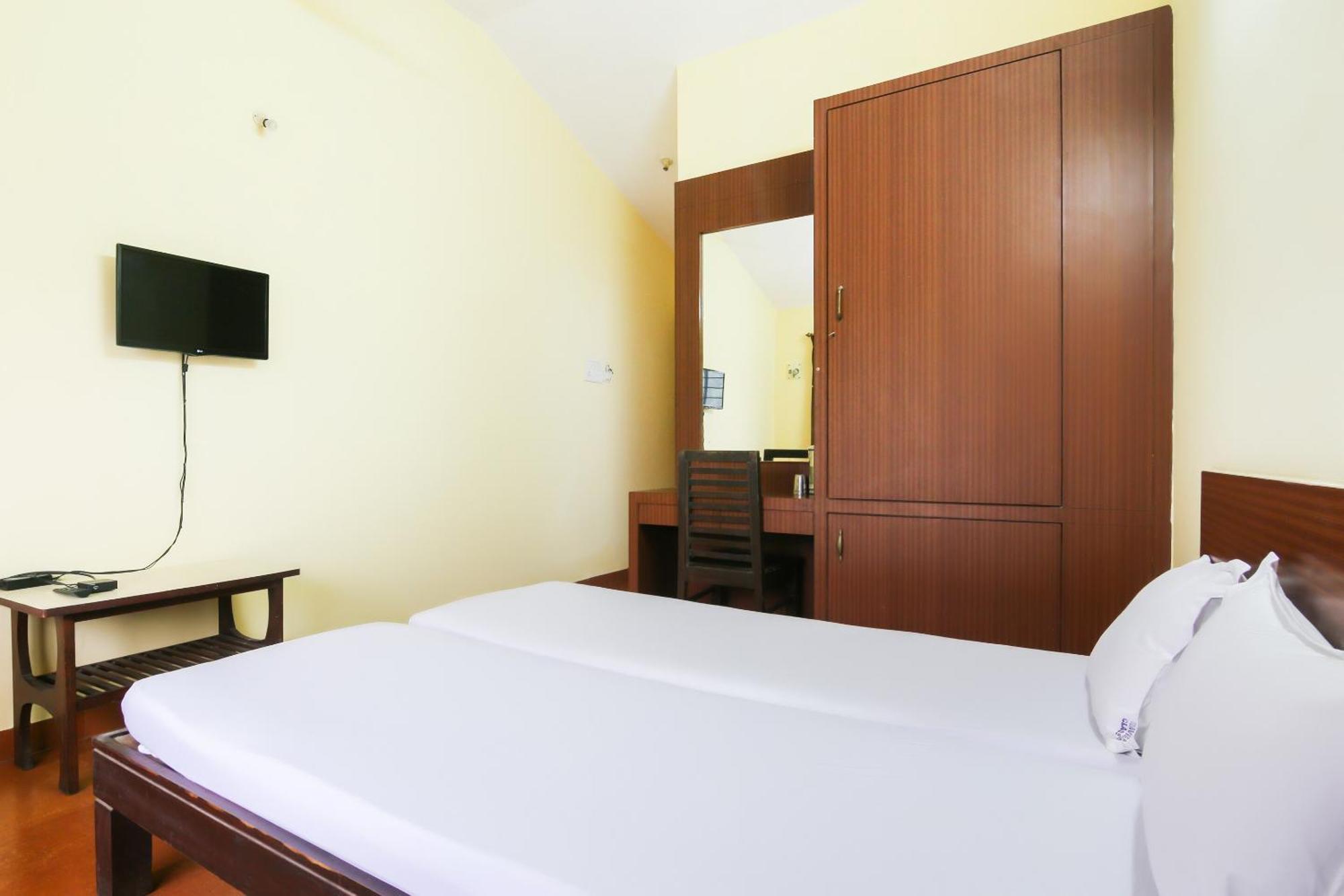 Hotel O Raviraj Classic Cana Esterno foto