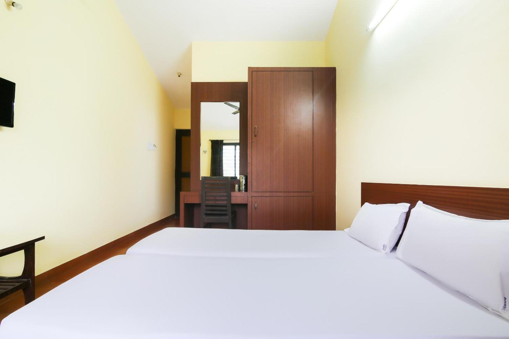 Hotel O Raviraj Classic Cana Esterno foto