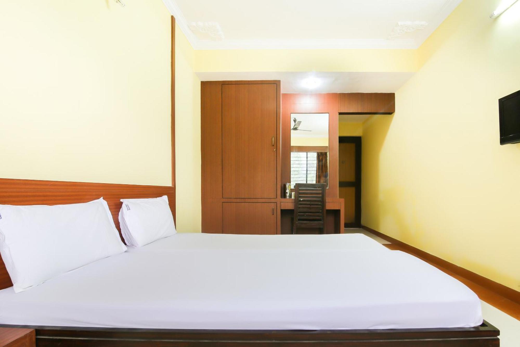 Hotel O Raviraj Classic Cana Esterno foto